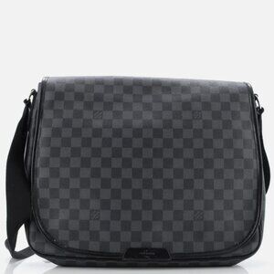 Auth Louis Vuitton Daniel GM Shoulder Bag Messenger Damier Graphite N58033